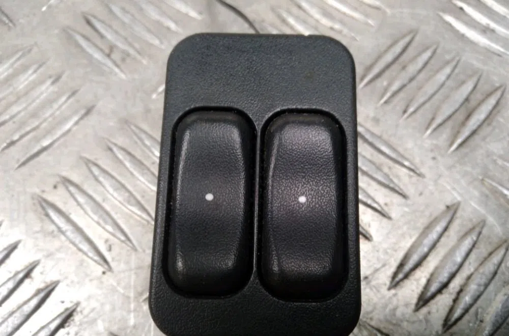 Commande lève-glace porte avant gauche Opel CORSA C (X01) 1.7 di (f08, f68) (2000-2009) occasion