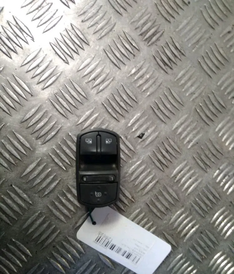 Commande lève-glace porte avant gauche Opel CORSA D (S07) 1.2 lpg (l08, l68) (2011-2014) occasion