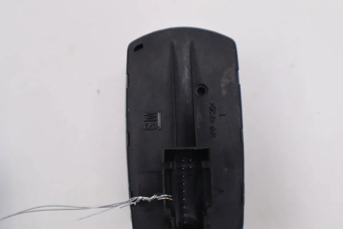 Commande lève-glace porte avant gauche Opel CORSA E (X15) 1.3 cdti (08, 68) (2014) occasion