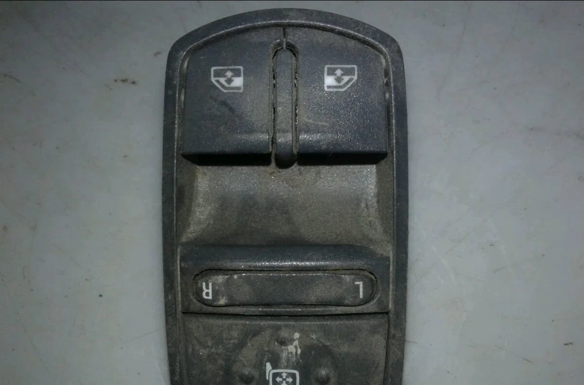 Commande lève-glace porte avant gauche OPEL CORSA IV 2008 occasion
