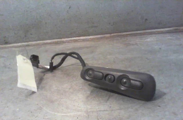 Commande lève-glace porte avant gauche OPEL OMEGA 1995 occasion