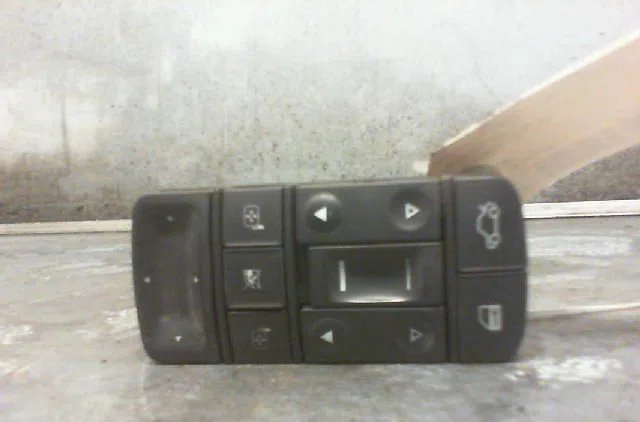 Commande lève-glace porte avant gauche OPEL SIGNUM Phase 1 06-2003--09-2005 occasion