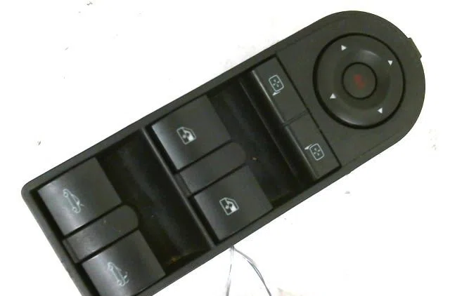 Commande lève-glace porte avant gauche OPEL TIGRA occasion
