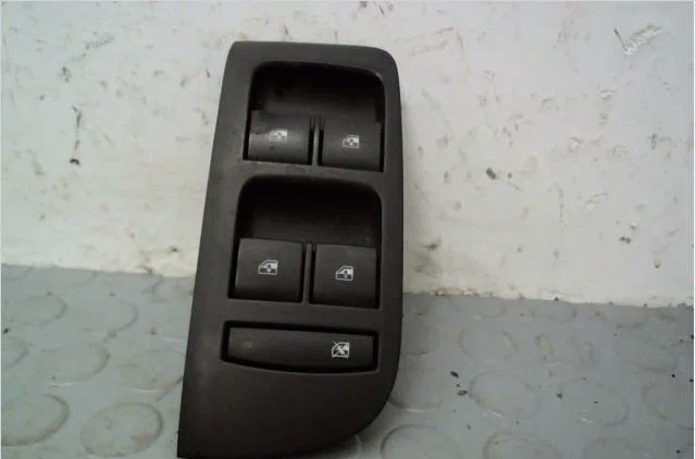 Commande lève-glace porte avant gauche Opel ZAFIRA TOURER C (P12) 2.0 cdti (75) (2011) occasion