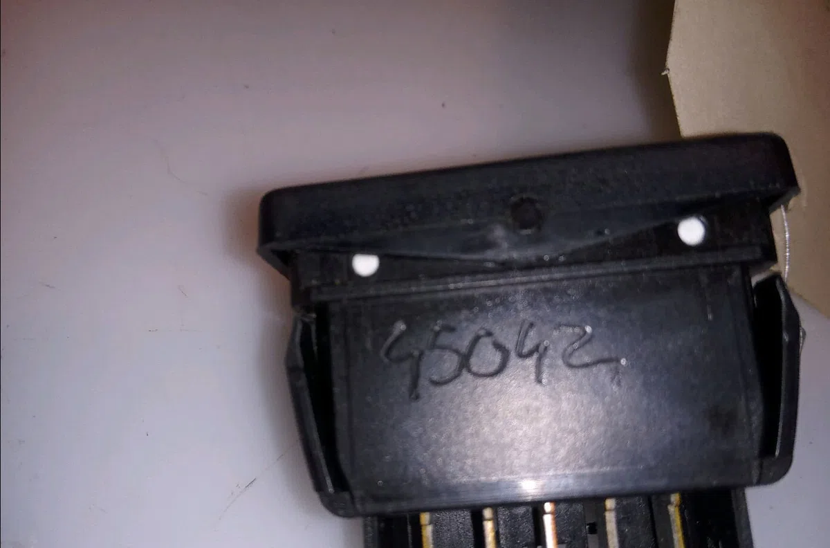 Commande lève-glace porte avant gauche Peugeot 106 I (1A, 1C) 1.1 (1991-1996) occasion