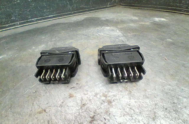 Commande lève-glace porte avant gauche Peugeot 106 I (1A, 1C) 1.1 (1991-1996) occasion