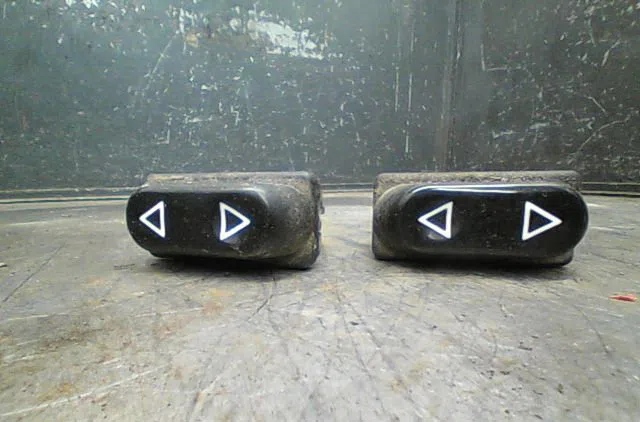 Commande lève-glace porte avant gauche Peugeot 106 I (1A, 1C) 1.1 (1991-1996) occasion