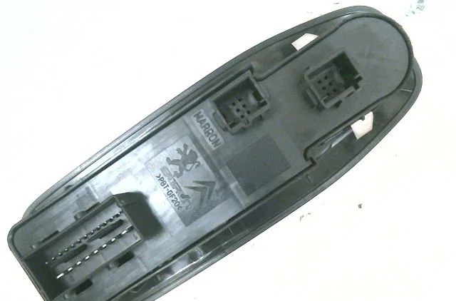Commande lève-glace porte avant gauche PEUGEOT 2008 1.5 BLUEHDI 100 S&S ALLURE occasion