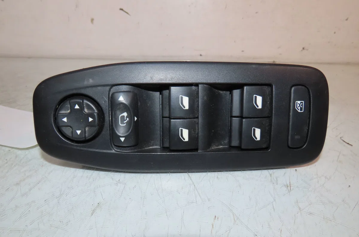 Commande lève-glace porte avant gauche PEUGEOT 2008 2018 occasion