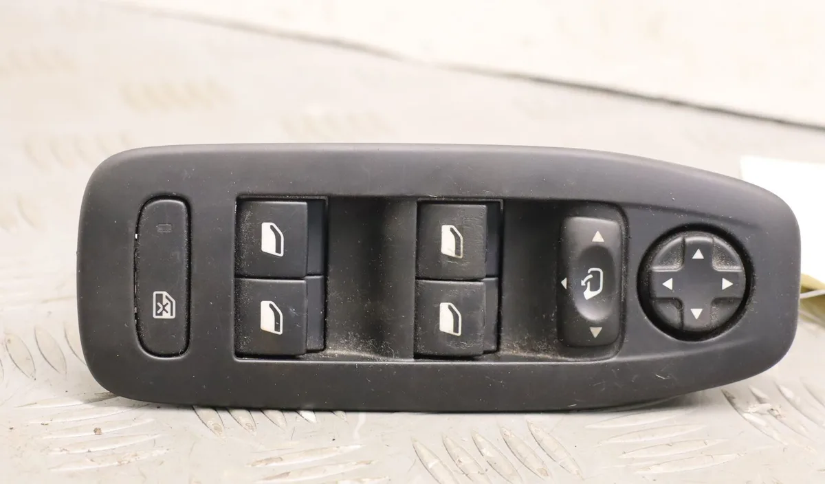 Commande lève-glace porte avant gauche Peugeot 2008 I (CU_) 1.6 vti (2013) occasion