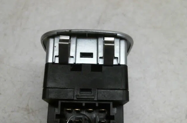 Commande lève-glace porte avant gauche PEUGEOT 206 1.4I GÉNÉRATION occasion