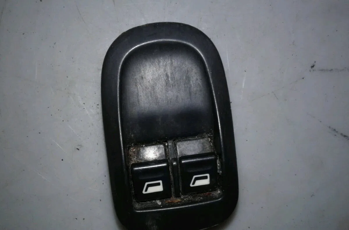Commande lève-glace porte avant gauche PEUGEOT 206 2000 occasion