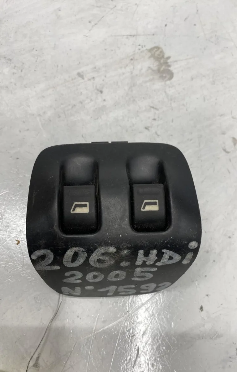 Commande lève-glace porte avant gauche Peugeot 206 3-5 portes (2A-C) 1.4 hdi eco 70 (2001-2009) 5 portes occasion