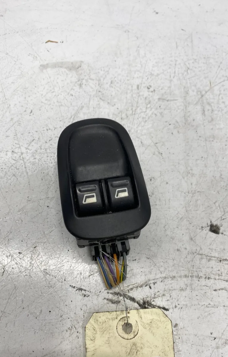 Commande lève-glace porte avant gauche PEUGEOT 206 PHASE 1 occasion