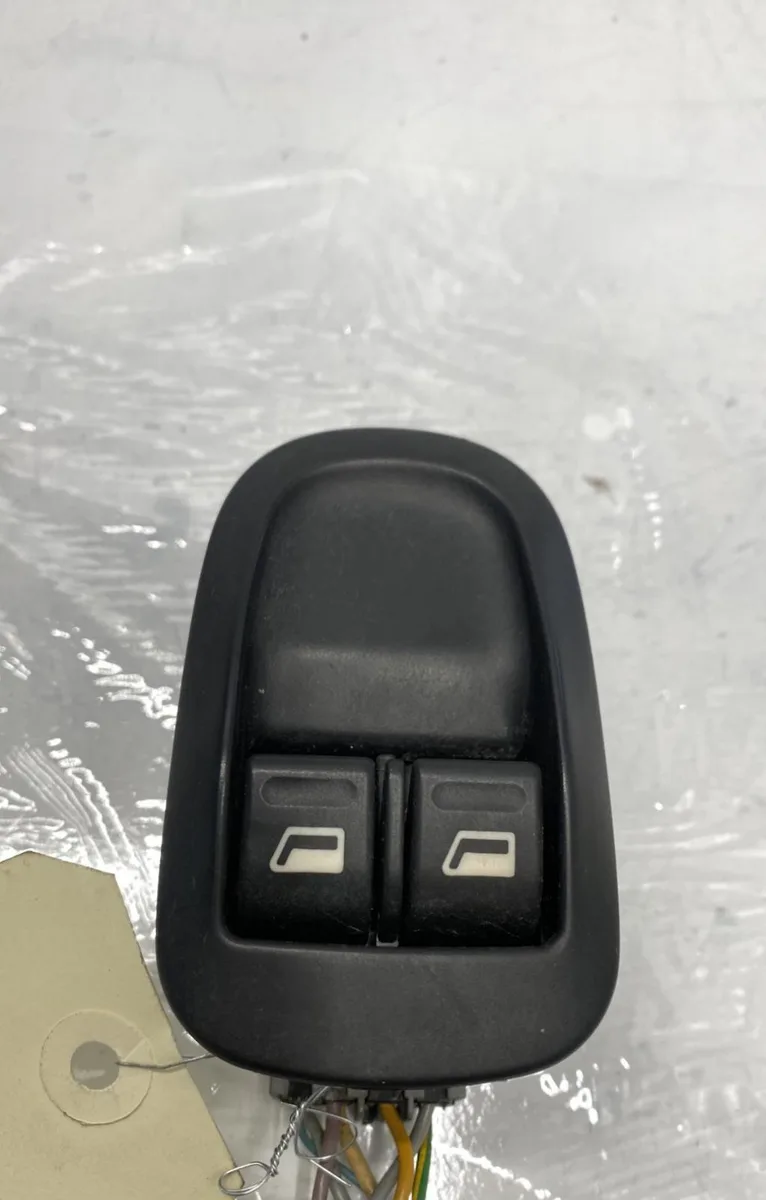 Commande lève-glace porte avant gauche PEUGEOT 206 PHASE 2 occasion