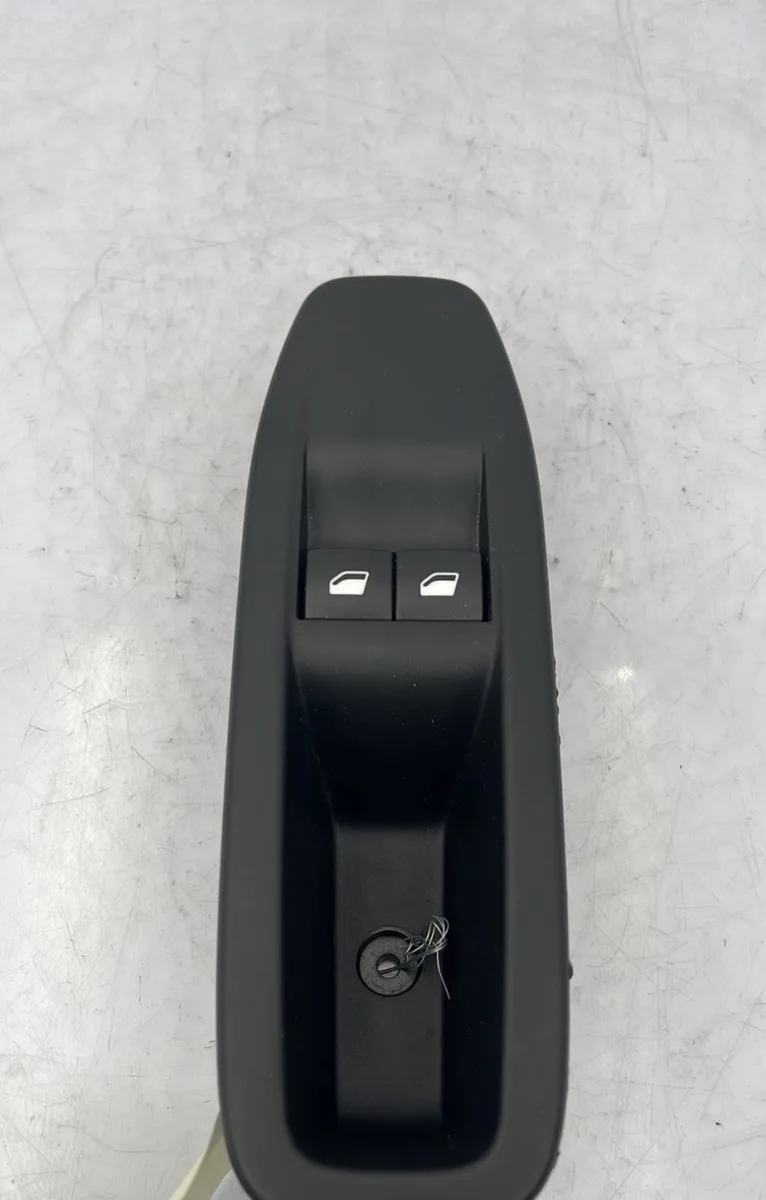 Commande lève-glace porte avant gauche PEUGEOT 208 1 PHASE 1 occasion