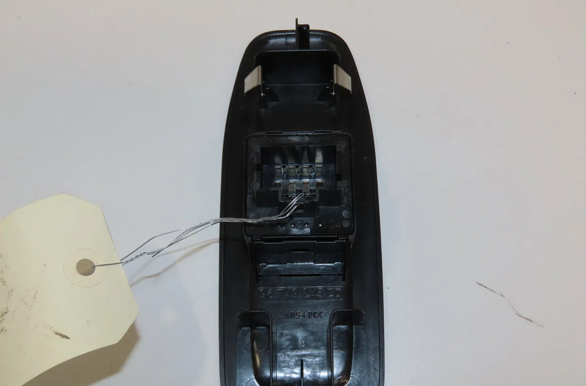 Commande lève-glace porte avant gauche PEUGEOT 208 2014 occasion