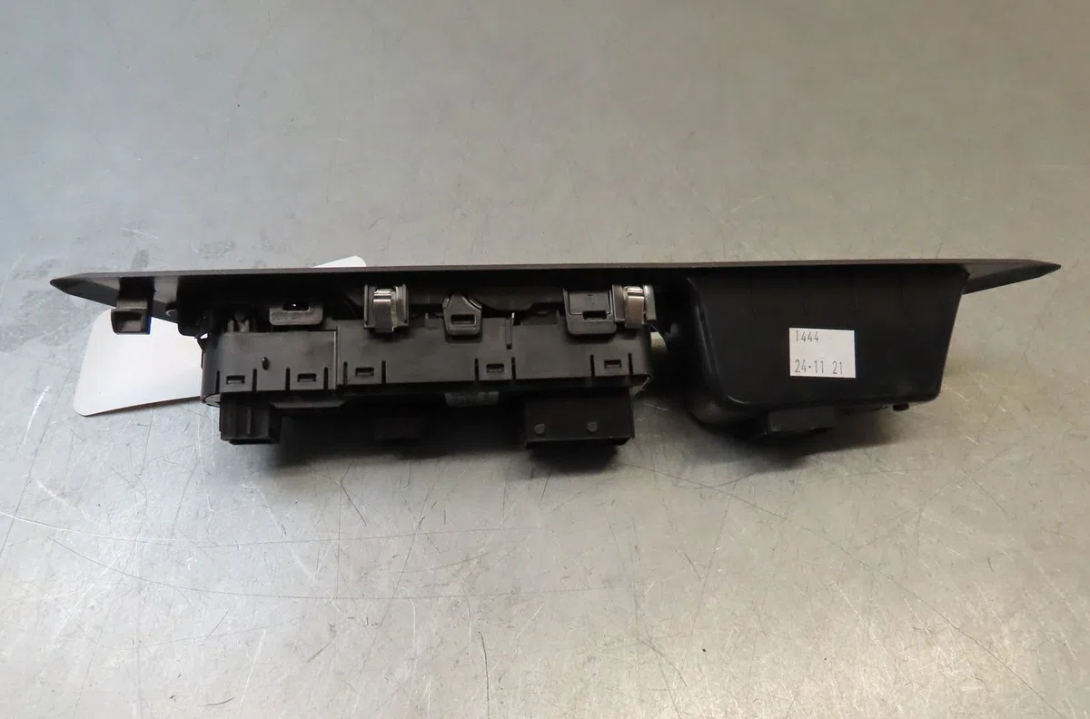 Commande lève-glace porte avant gauche Peugeot 208 II (UB_, UP_, UW_, UJ_) 1.2 puretech 75 (2019) occasion