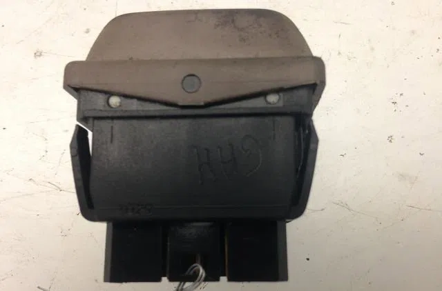 Commande lève-glace porte avant gauche Peugeot 306 3-5 portes (7A, 7C, N3, N5) 1.4 (1993-2001) 5 portes occasion