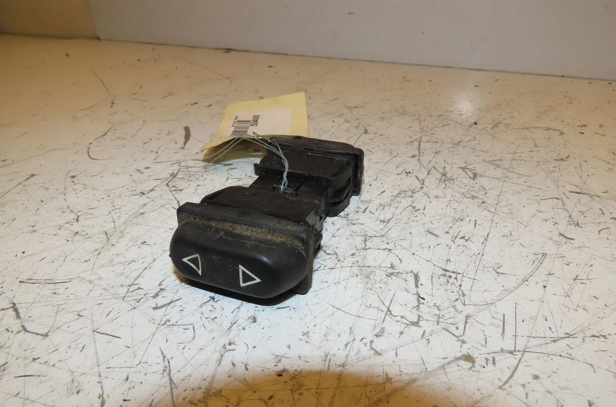 Commande lève-glace porte avant gauche Peugeot 306 3-5 portes (7A, 7C, N3, N5) 1.9 d (1994-2001) occasion