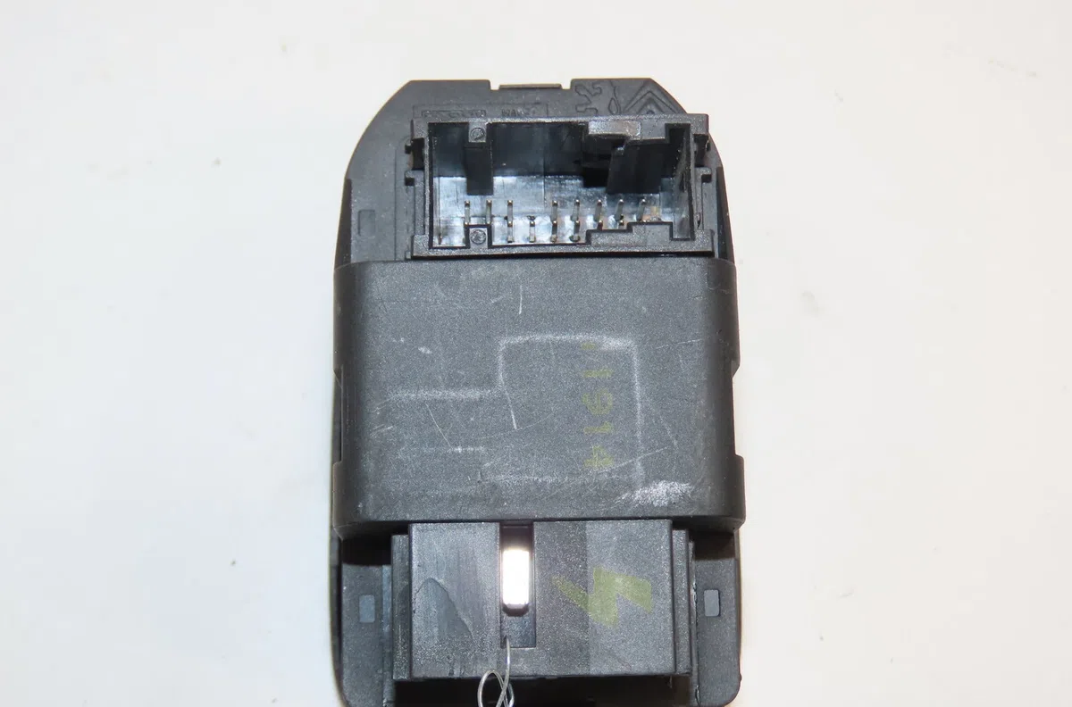 Commande lève-glace porte avant gauche Peugeot 306 Break (7E, N3, N5) 2.0 hdi 90 (1999-2002) occasion