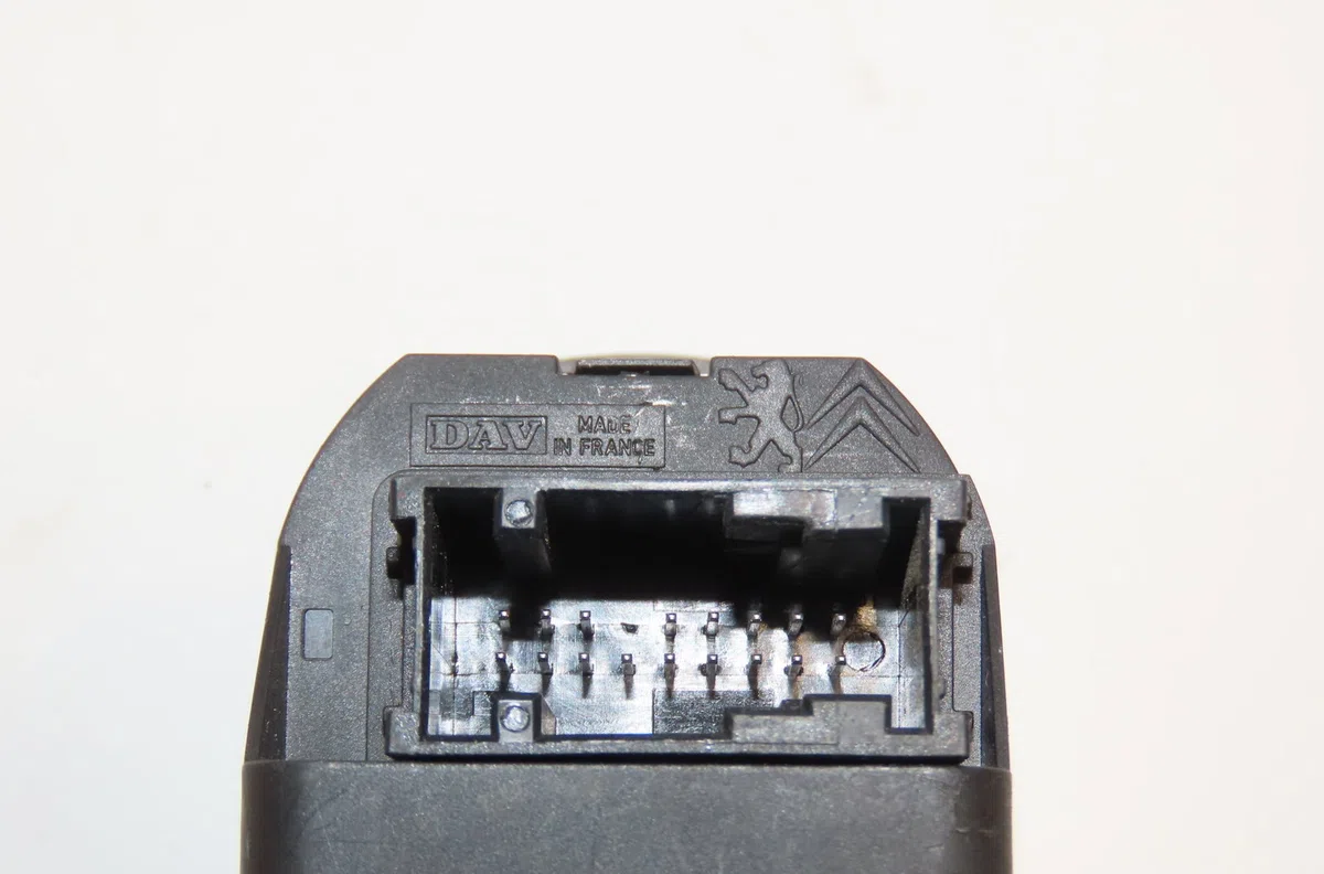 Commande lève-glace porte avant gauche Peugeot 306 Break (7E, N3, N5) 2.0 hdi 90 (1999-2002) occasion