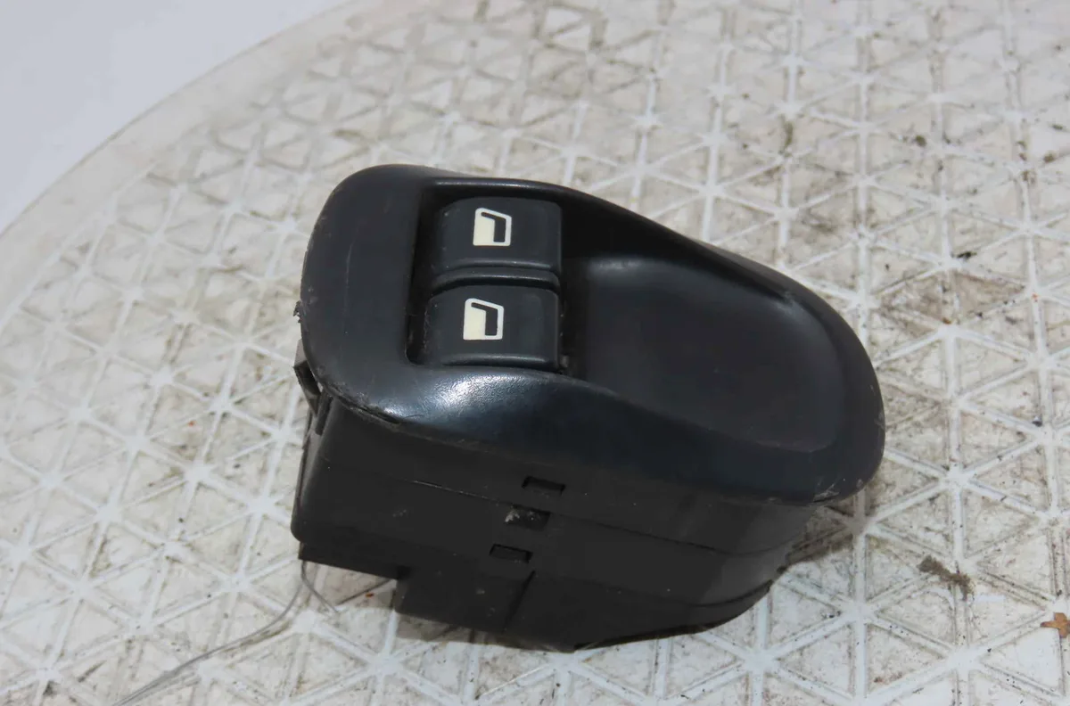 Commande lève-glace porte avant gauche PEUGEOT 306 occasion