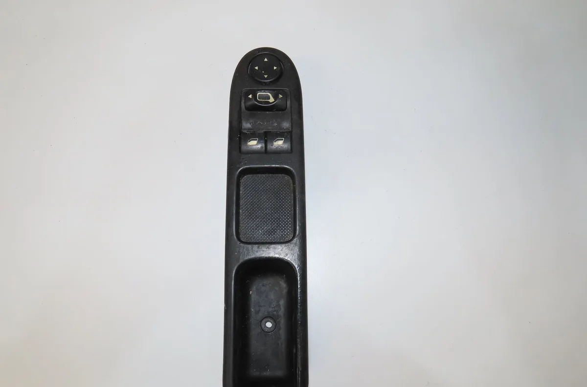 Commande lève-glace porte avant gauche Peugeot 307 (3A-C) 1.6 16v (2000-2007) 5 portes occasion