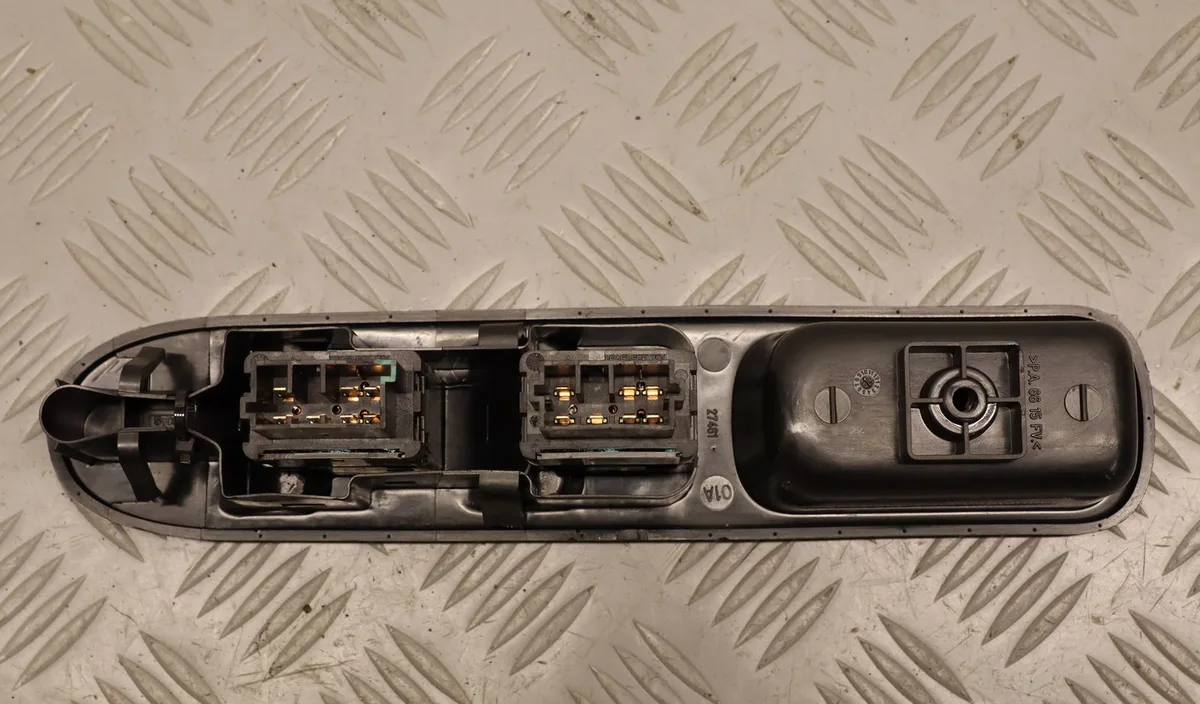 Commande lève-glace porte avant gauche Peugeot 307 (3A-C) 1.6 hdi 110 (2004-2009) 5 portes occasion