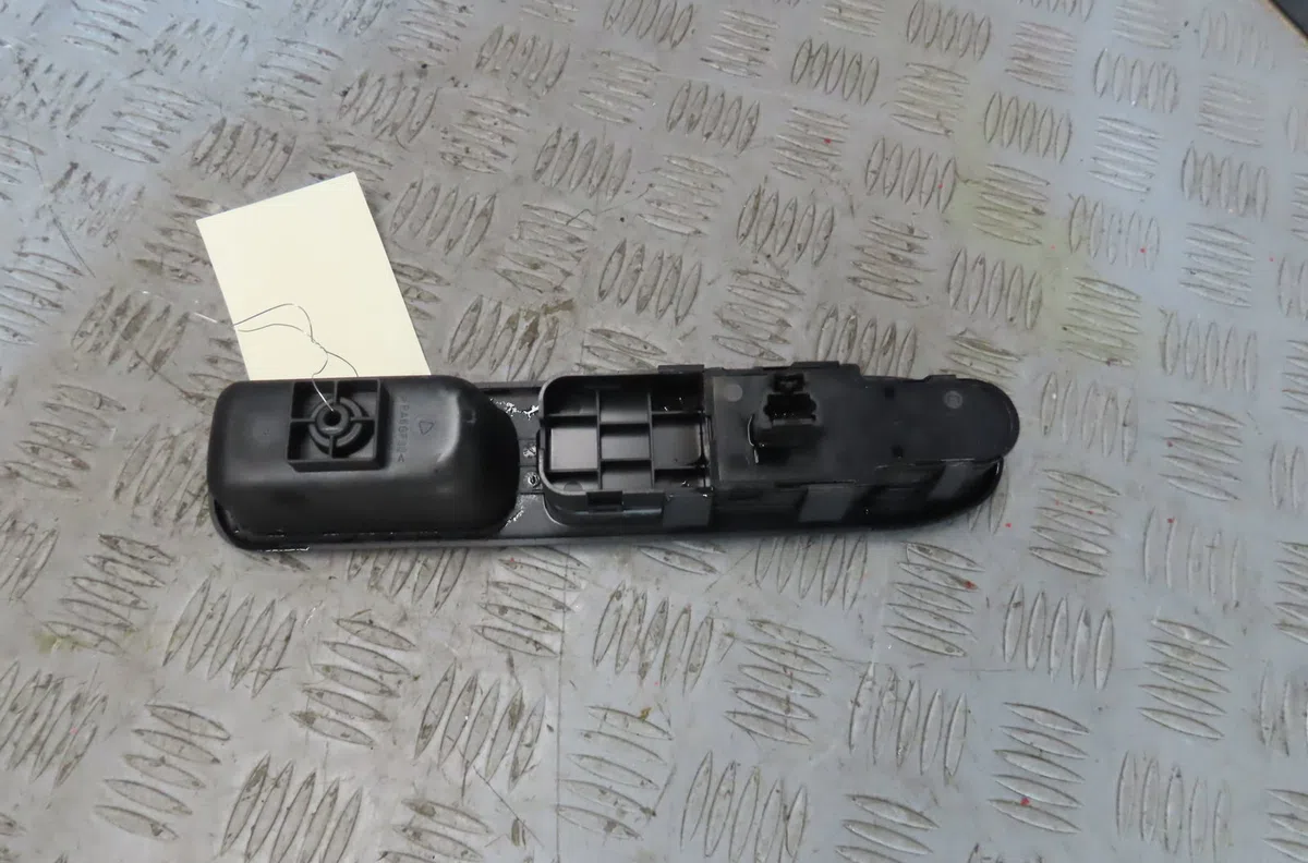 Commande lève-glace porte avant gauche Peugeot 307 (3A-C) 2.0 hdi 135 (2003-2007) occasion