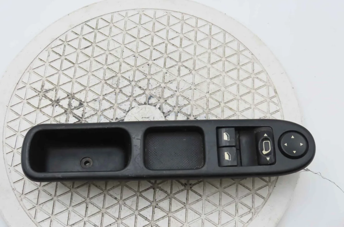 Commande lève-glace porte avant gauche PEUGEOT 307 occasion