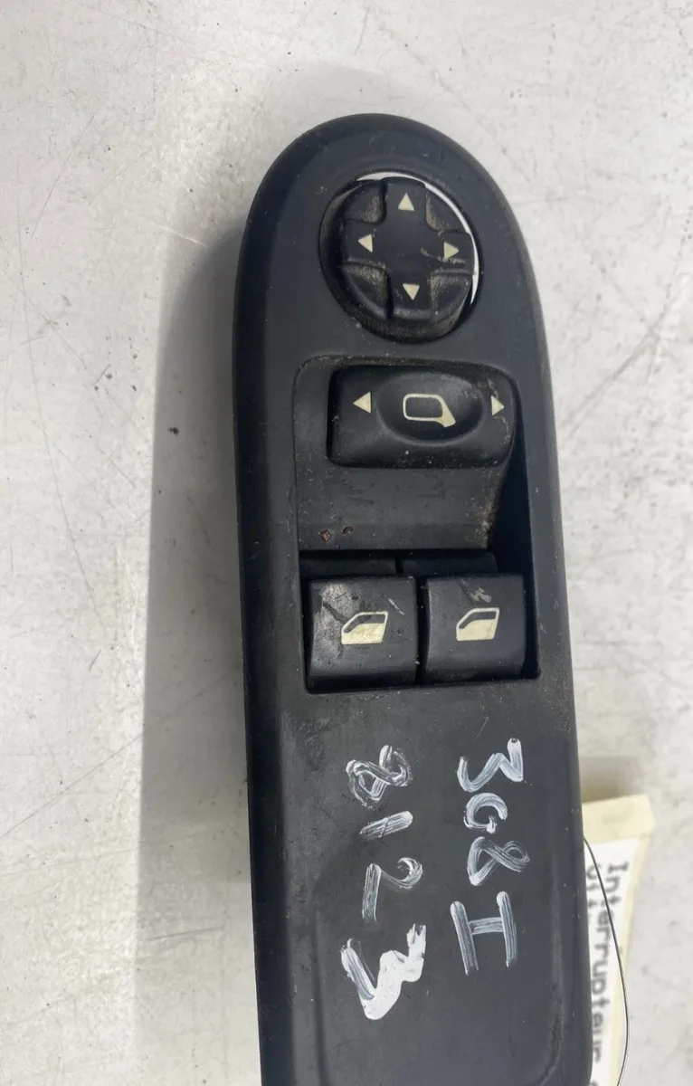 Commande lève-glace porte avant gauche PEUGEOT 308 1 PHASE 2 occasion