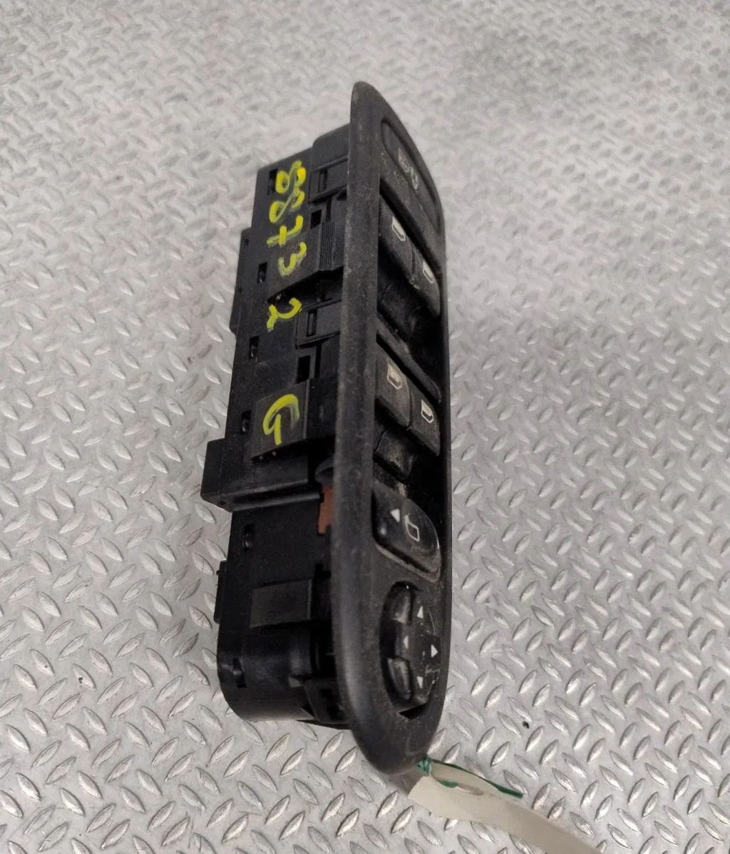 Commande lève-glace porte avant gauche PEUGEOT 308 1 SW  308 1 SW PHASE 1 BREAK occasion