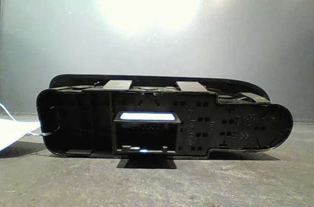 Commande lève-glace porte avant gauche Peugeot 308 I (4A_, 4C_) 1.6 16v (2007-2014) 5 portes occasion