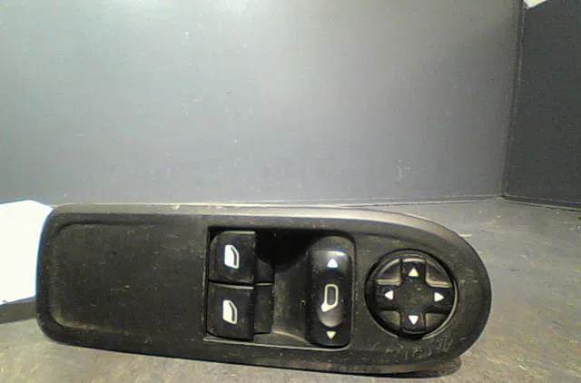 Commande lève-glace porte avant gauche Peugeot 308 I (4A_, 4C_) 1.6 16v (2007-2014) 5 portes occasion