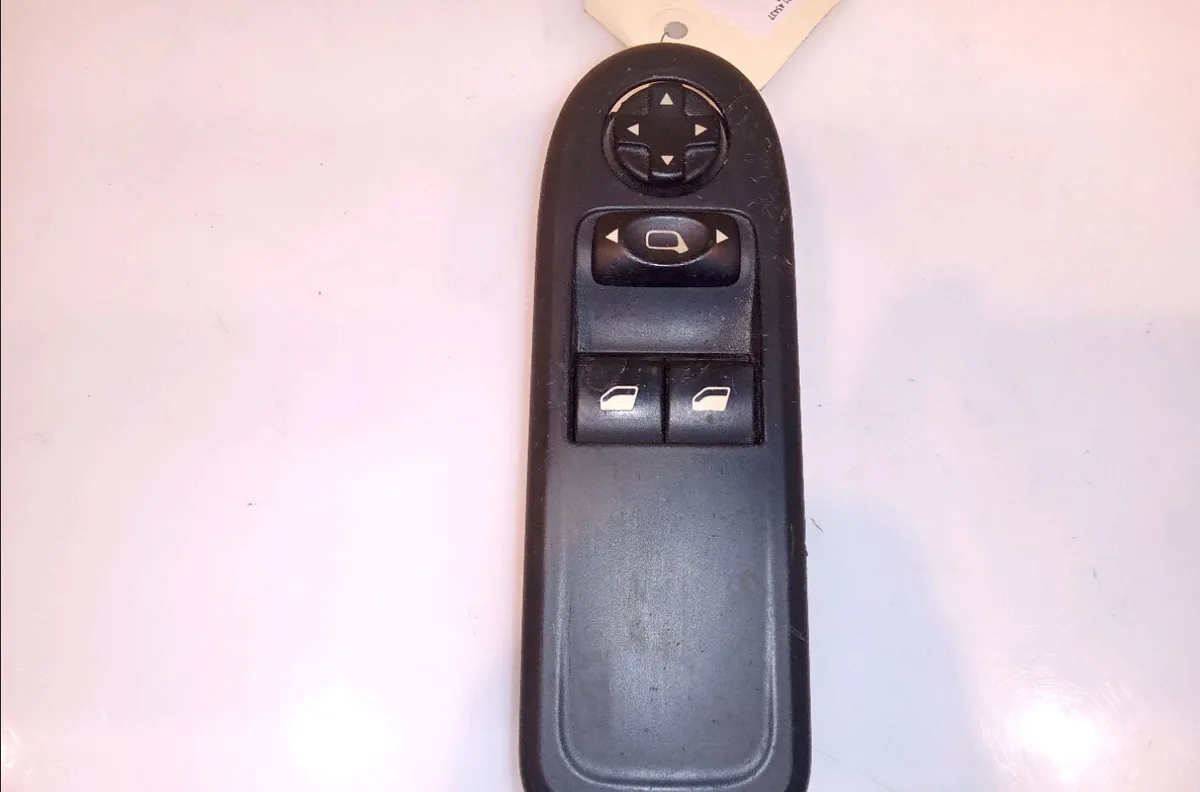 Commande lève-glace porte avant gauche Peugeot 308 I (4A_, 4C_) 1.6 16v (2007-2014) 5 portes occasion