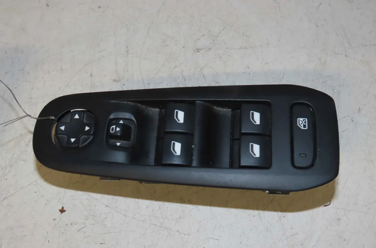 Commande lève-glace porte avant gauche PEUGEOT 308 II occasion