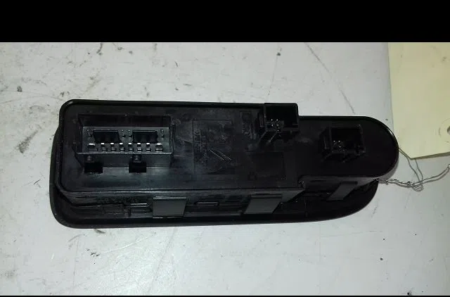 Commande lève-glace porte avant gauche Peugeot 308 SW I (4E_, 4H_) 1.6 hdi (2009-2014) occasion
