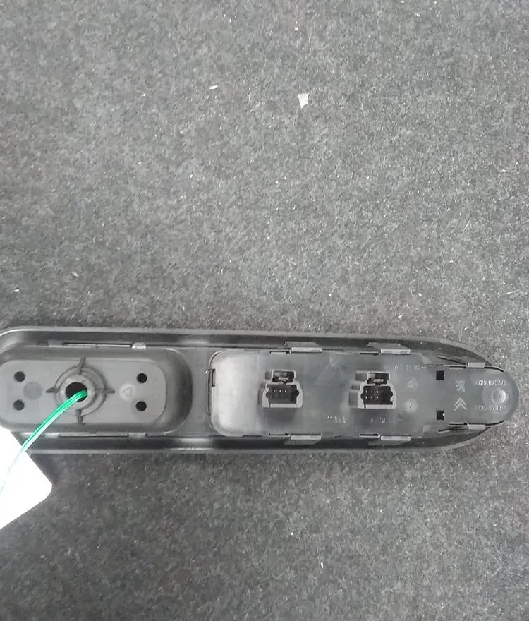 Commande lève-glace porte avant gauche PEUGEOT 407 2008 occasion