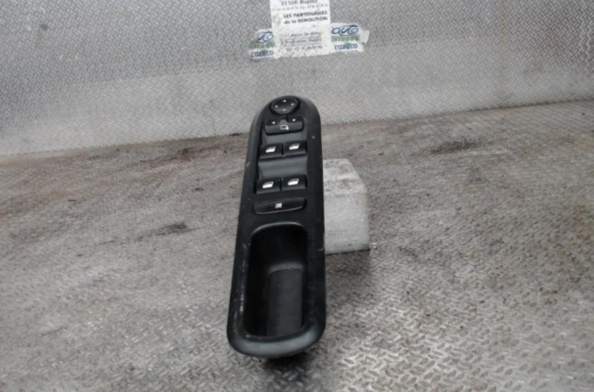 Commande lève-glace porte avant gauche PEUGEOT 407  407 PHASE 1 occasion