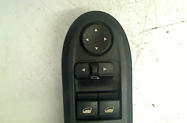 Commande lève-glace porte avant gauche Peugeot 407 (6D_) 1.6 hdi 110 (6d9hzc, 6d9hyc) (2004-2010) occasion