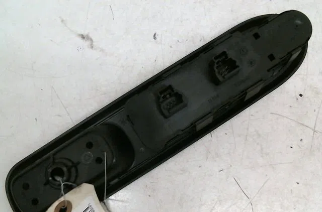 Commande lève-glace porte avant gauche Peugeot 407 (6D_) 2.0 hdi 135 (6drhrh, 6drhre, 6drhrg, 6drhrj) (2004-2010) 4 port