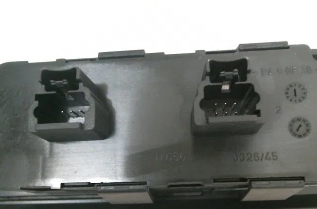 Commande lève-glace porte avant gauche Peugeot 407 (6D_) 2.0 hdi 135 (6drhrh, 6drhre, 6drhrg, 6drhrj) (2004-2010) 4 port