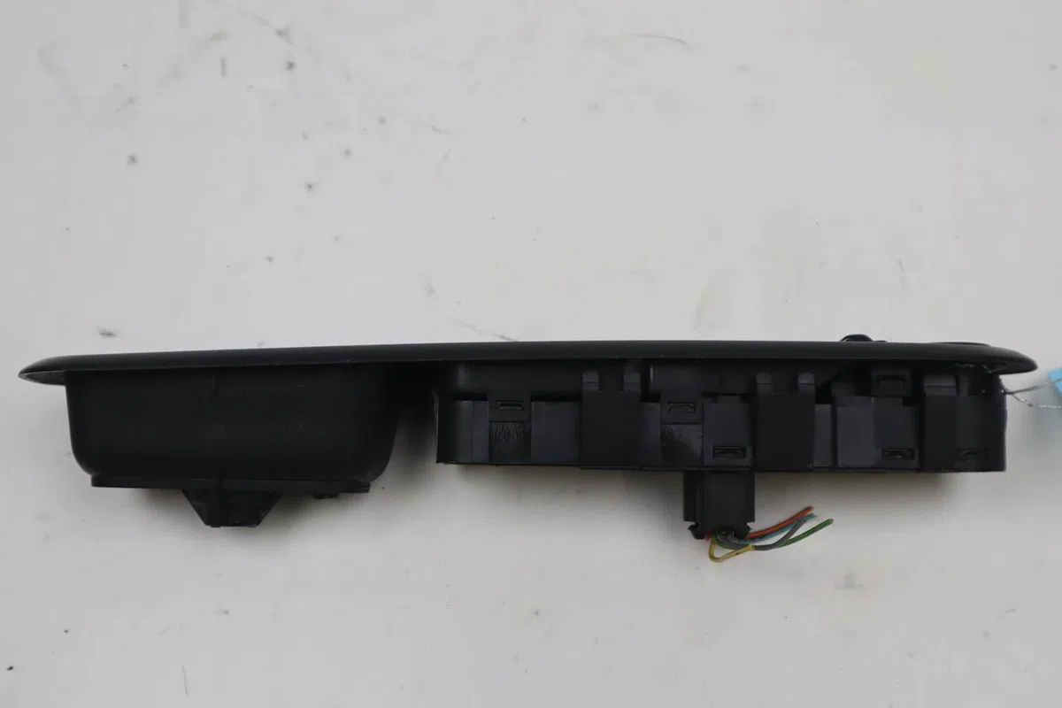 Commande lève-glace porte avant gauche Peugeot 407 (6D_) 2.0 hdi 135 (6drhrh, 6drhre, 6drhrg, 6drhrj) (2004-2010) 4 port
