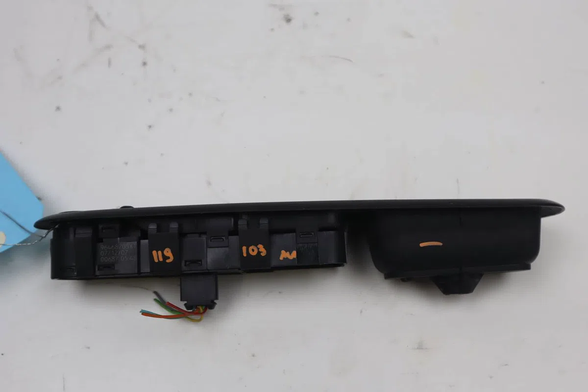 Commande lève-glace porte avant gauche Peugeot 407 (6D_) 2.0 hdi 135 (6drhrh, 6drhre, 6drhrg, 6drhrj) (2004-2010) 4 port