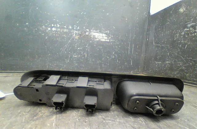 Commande lève-glace porte avant gauche Peugeot 407 (6D_) 3.0 (6dxfvj) (2004-2010) occasion