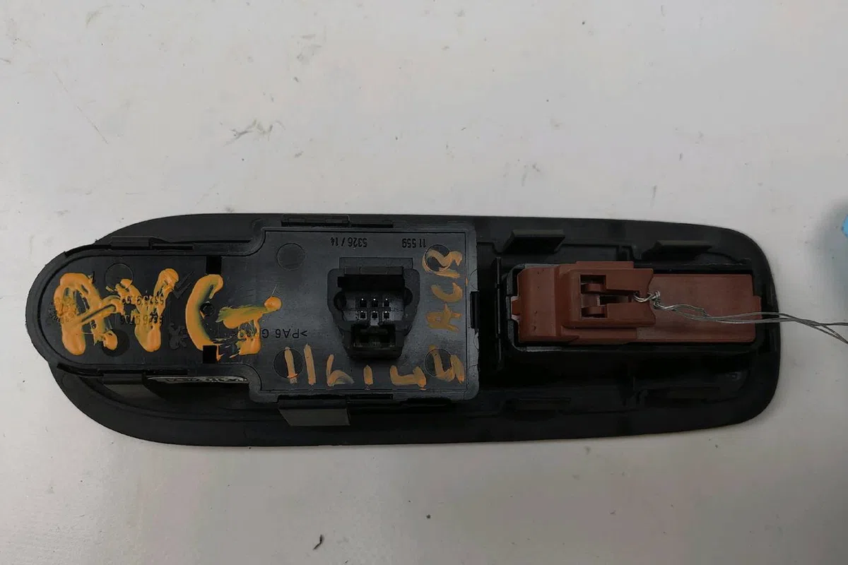 Commande lève-glace porte avant gauche Peugeot 407 Coupé (6C_) 2.0 hdi (2005) occasion