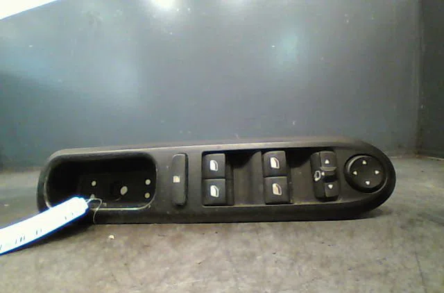 Commande lève-glace porte avant gauche Peugeot 407 SW (6E_) 2.0 hdi 135 (2004-2010) occasion