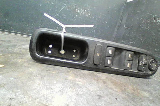 Commande lève-glace porte avant gauche Peugeot 407 SW (6E_) 2.0 hdi (2008-2010) occasion