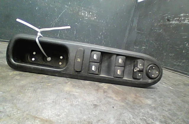 Commande lève-glace porte avant gauche Peugeot 407 SW (6E_) 2.0 hdi (2008-2010) occasion